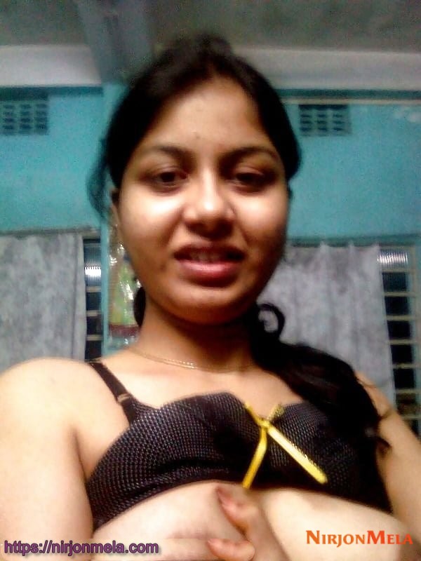 indian-college-girl-porn-squeezing-her-big-tits-filmed-by-boyfriend1.jpg