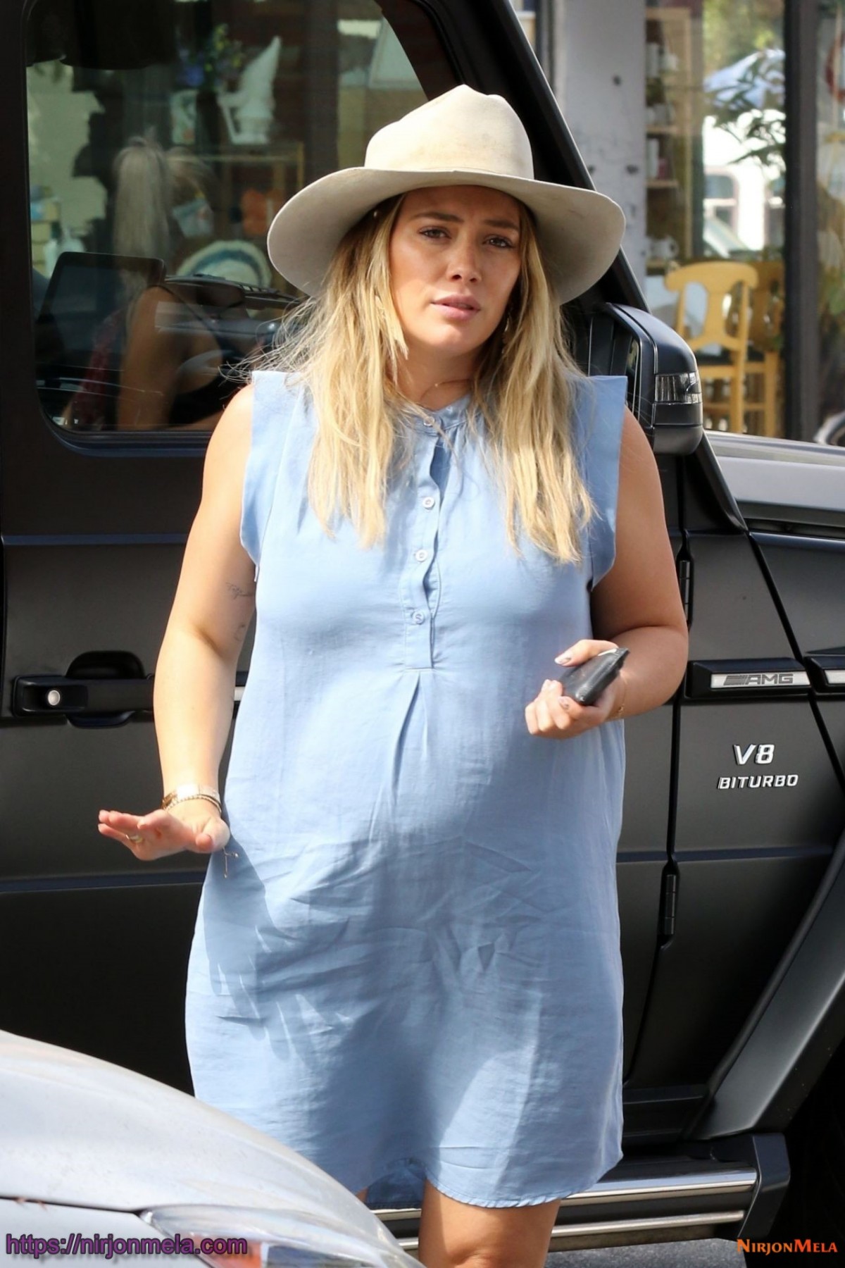 hilary-duff-shows-off-her-growing-baby-bump-alfred-s-coffee-in-studio-city-09-01-2018-0.jpg