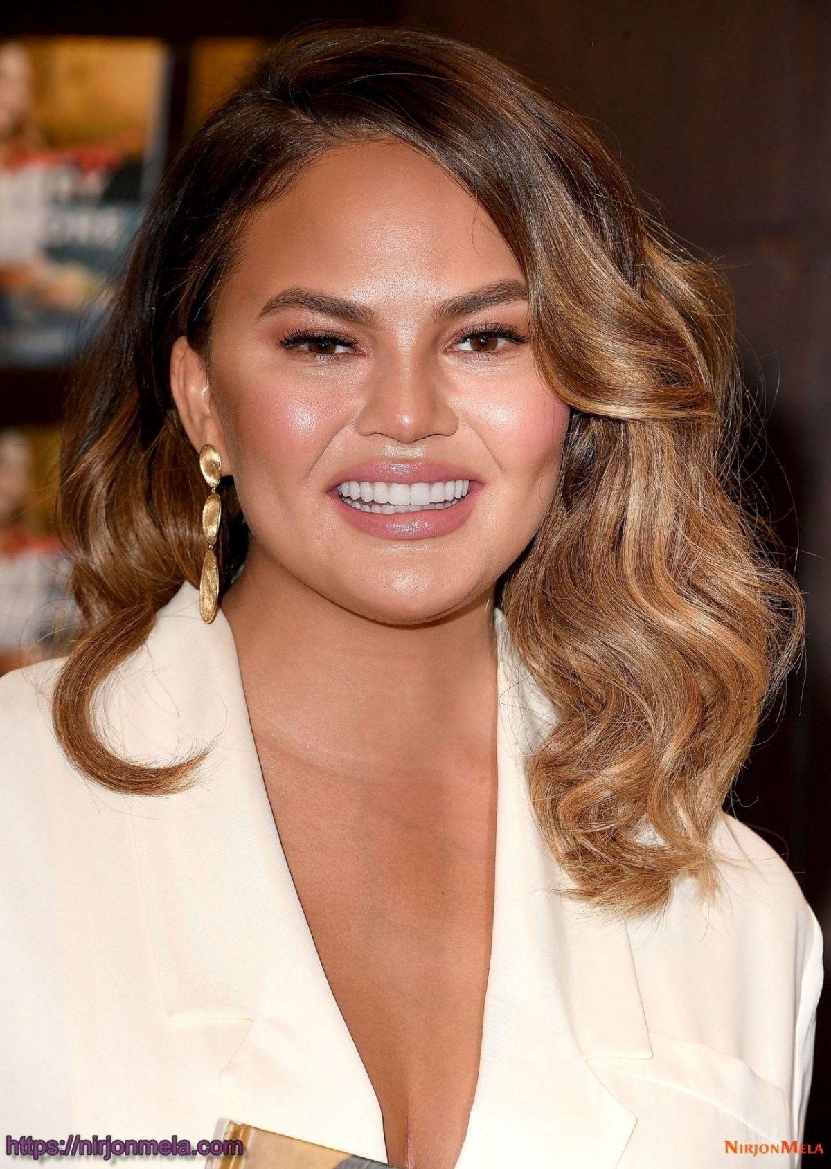 chrissy-teigen-signs-and-discusses-her-new-book-cravings-hungry-for-more-at-the-grove-in-la-0.jpg