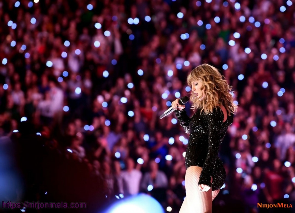 taylor-swift-performs-live-at-reputation-tour-in-houston-09-29-2018-0.jpg