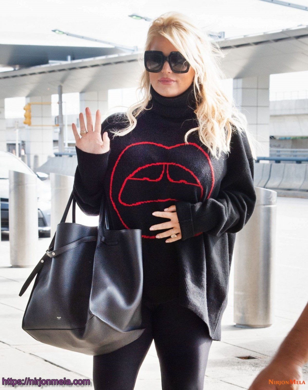 jessica-simpson-arrives-at-jfk-airport-in-nyc-10-12-2018-0.jpg