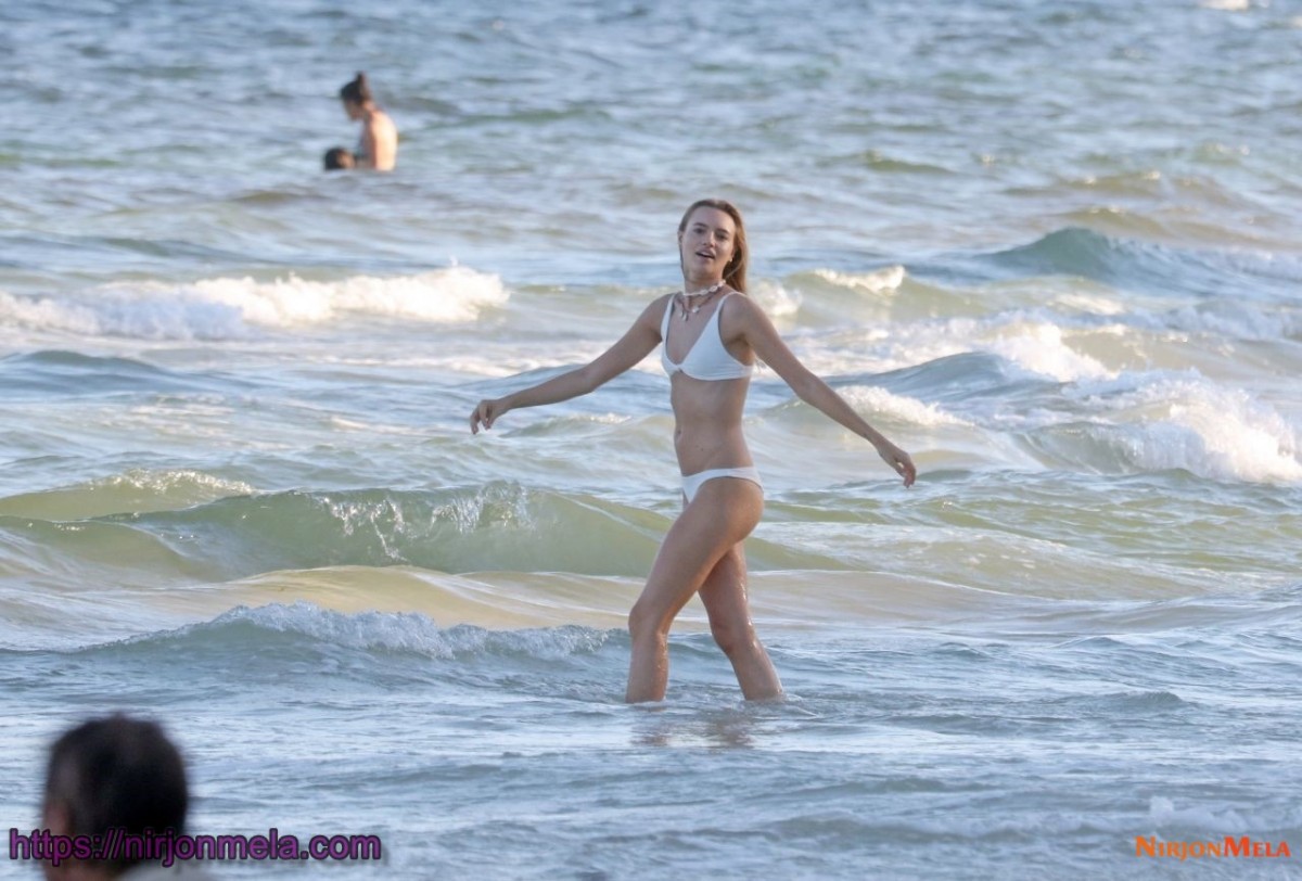 maya-stepper-in-a-white-bikini-on-vacation-in-mexico-10-14-2018-0.jpg