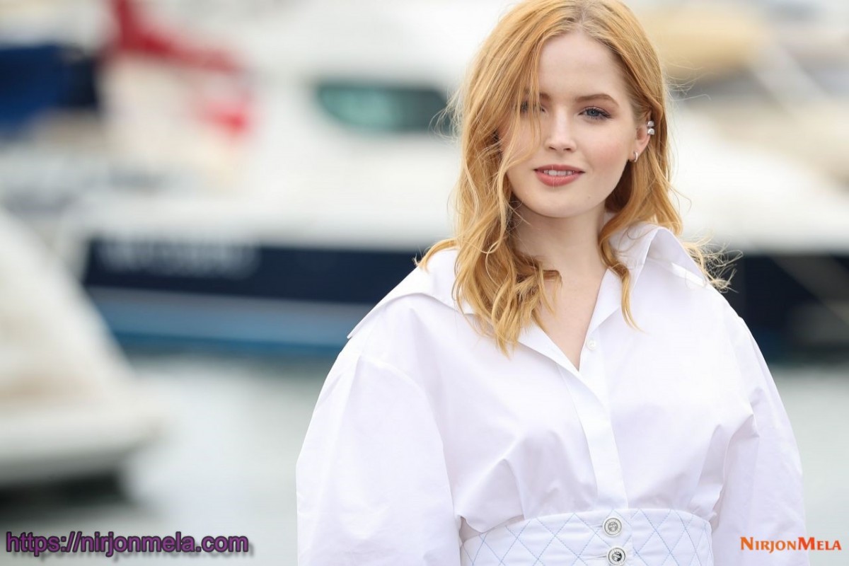 ellie-bamber-les-miserables-photocall-for-2018-mipcom-in-cannes-1.jpg