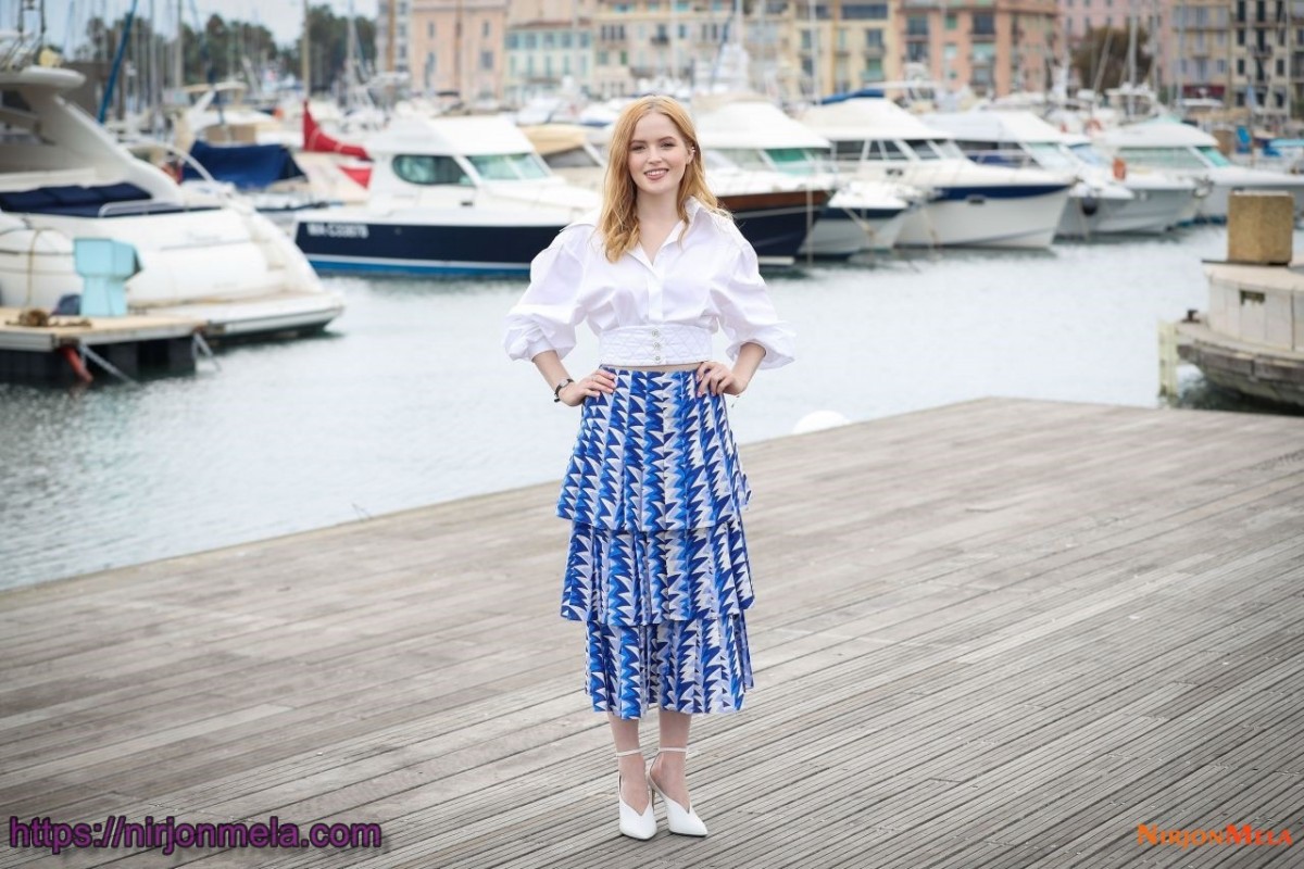 ellie-bamber-les-miserables-photocall-for-2018-mipcom-in-cannes-2.jpg