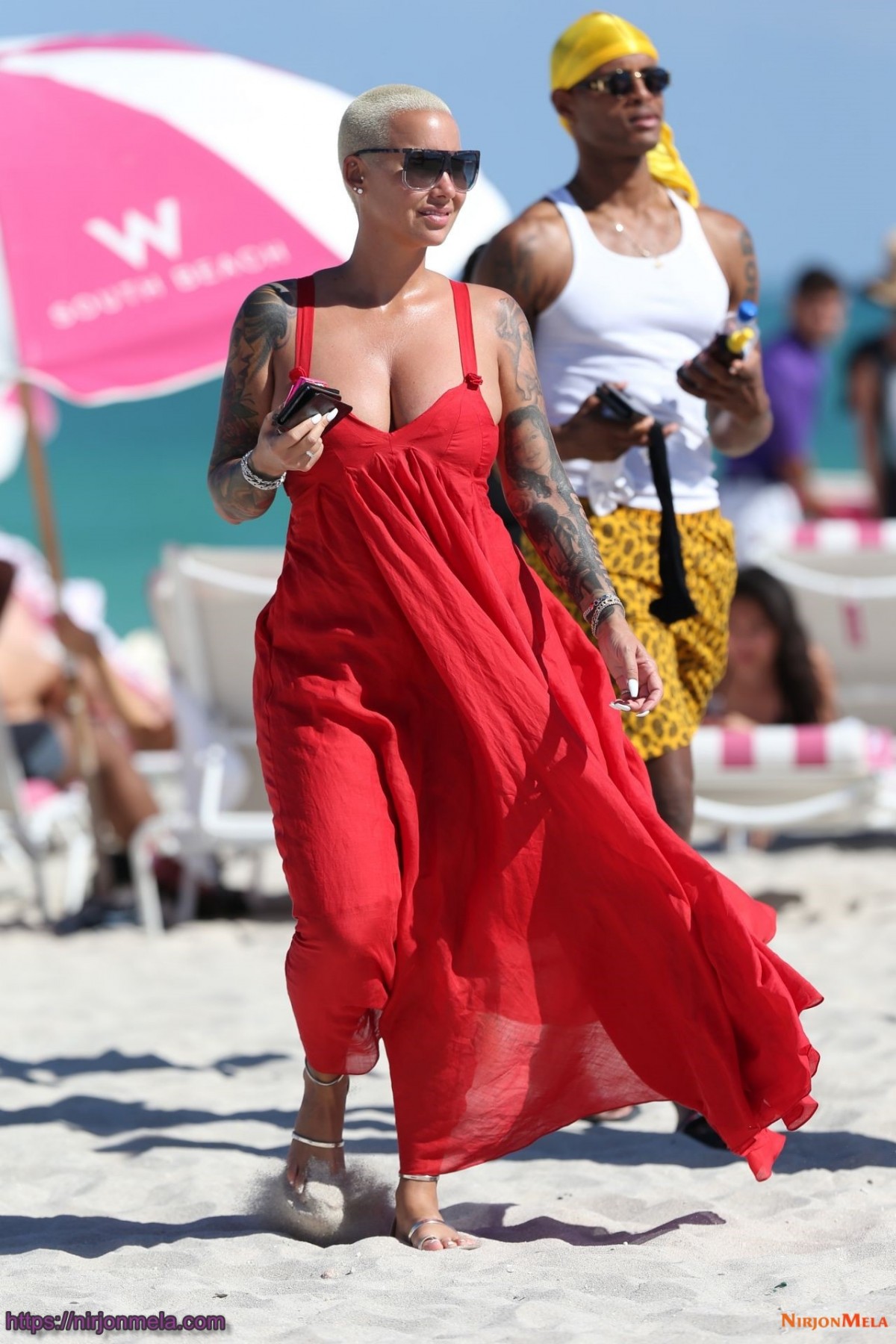 amber-rose-on-the-beach-in-miami-10-29-2018-0.jpg