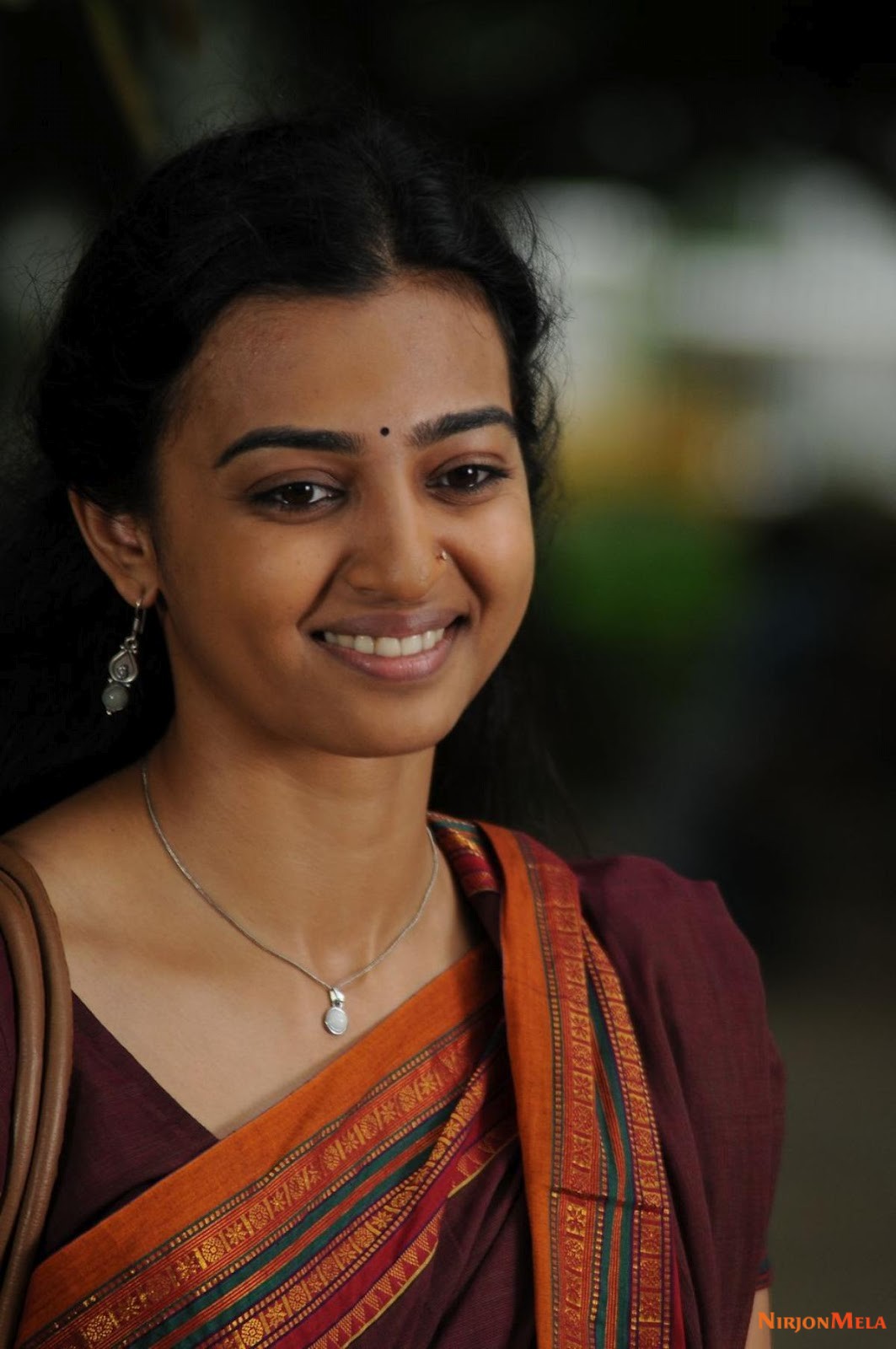 Radhika-Apte-Still-in-Dhoni-3.jpg