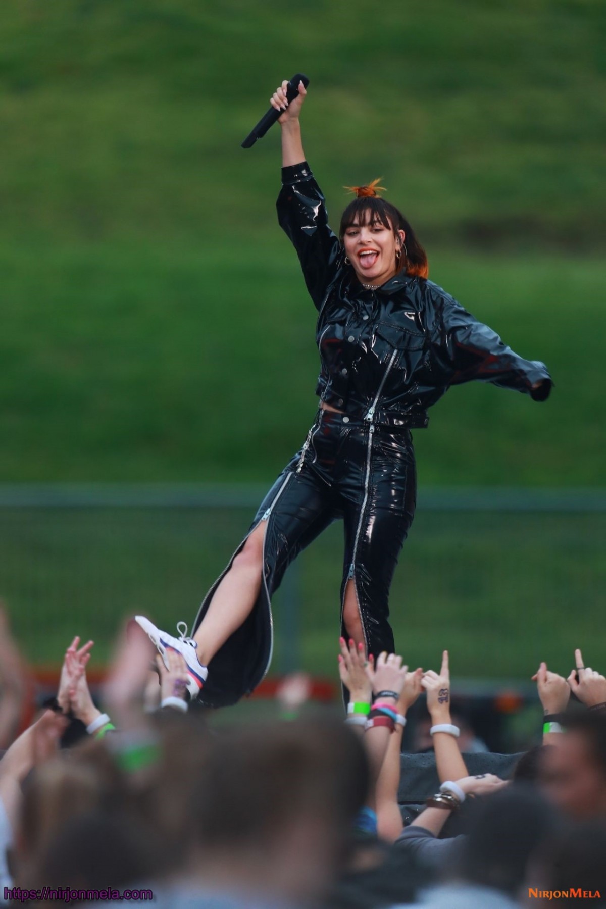 charli-xcx-and-georgia-nott-performs-in-auckland-11-09-2018-0.jpg