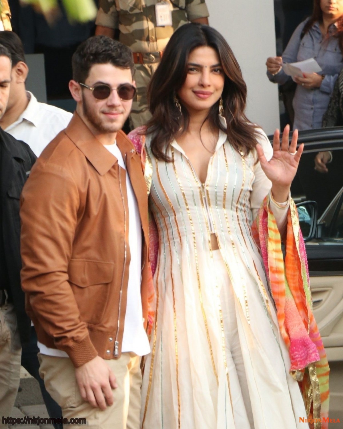 priyanka-chopra-and-nick-jonas-at-the-mumbai-airport-11-28-2018-1.jpg