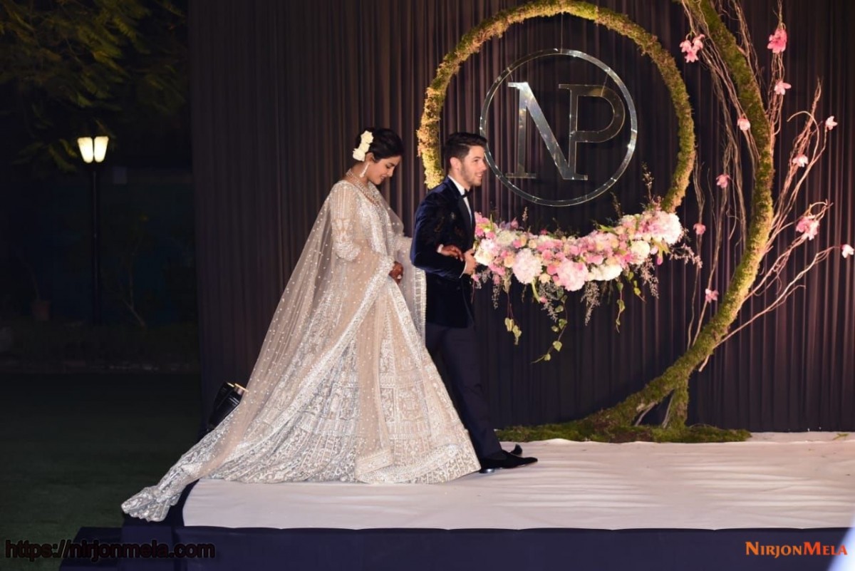 priyanka-chopra-and-nick-jonas-wedding-photoshoot-in-delhi-12-04-2018-0.jpg
