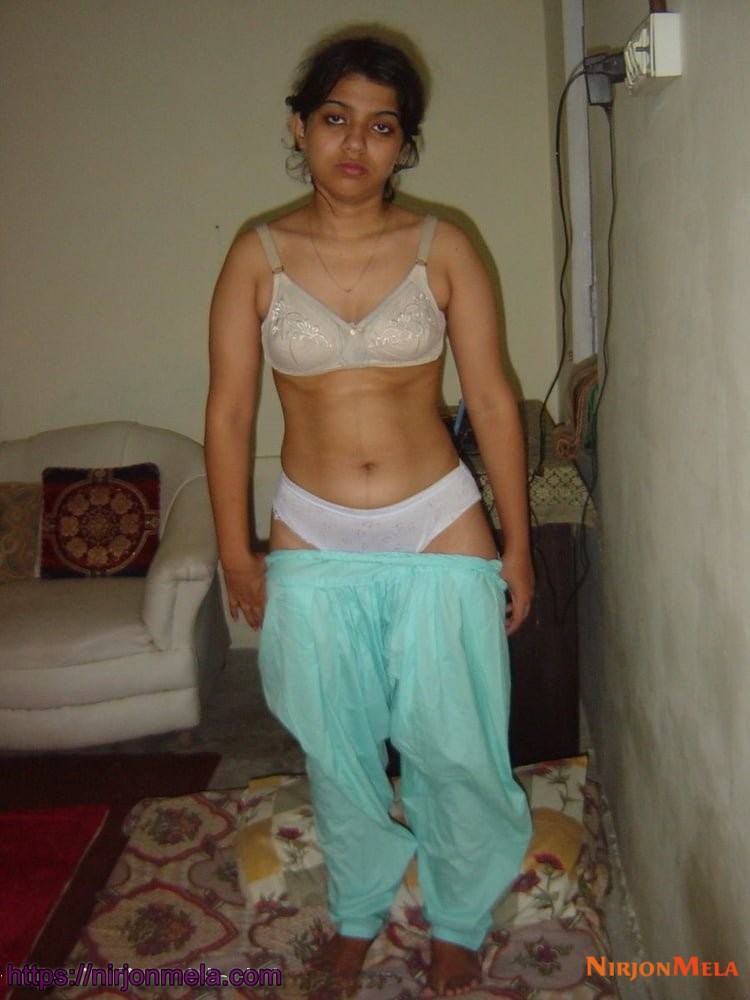 sexy_figure_indian_college_girl_captured_naked_4.jpg