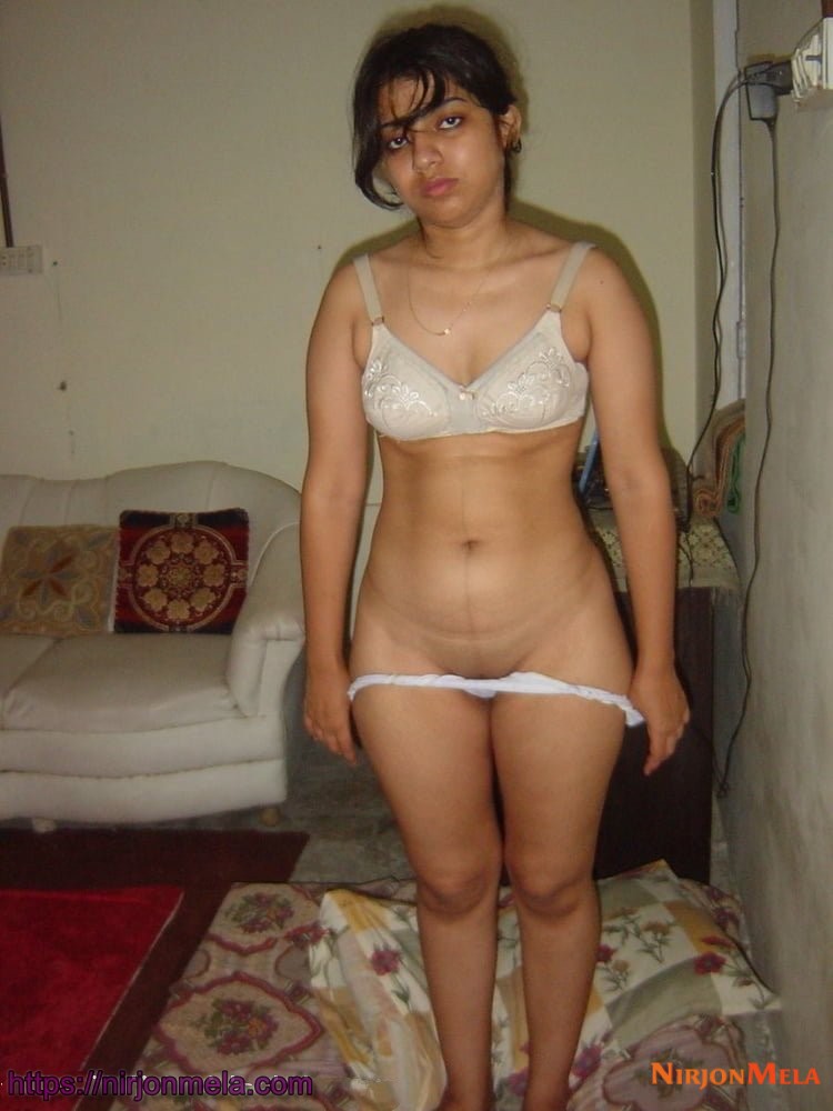 sexy_figure_indian_college_girl_captured_naked_6.jpg