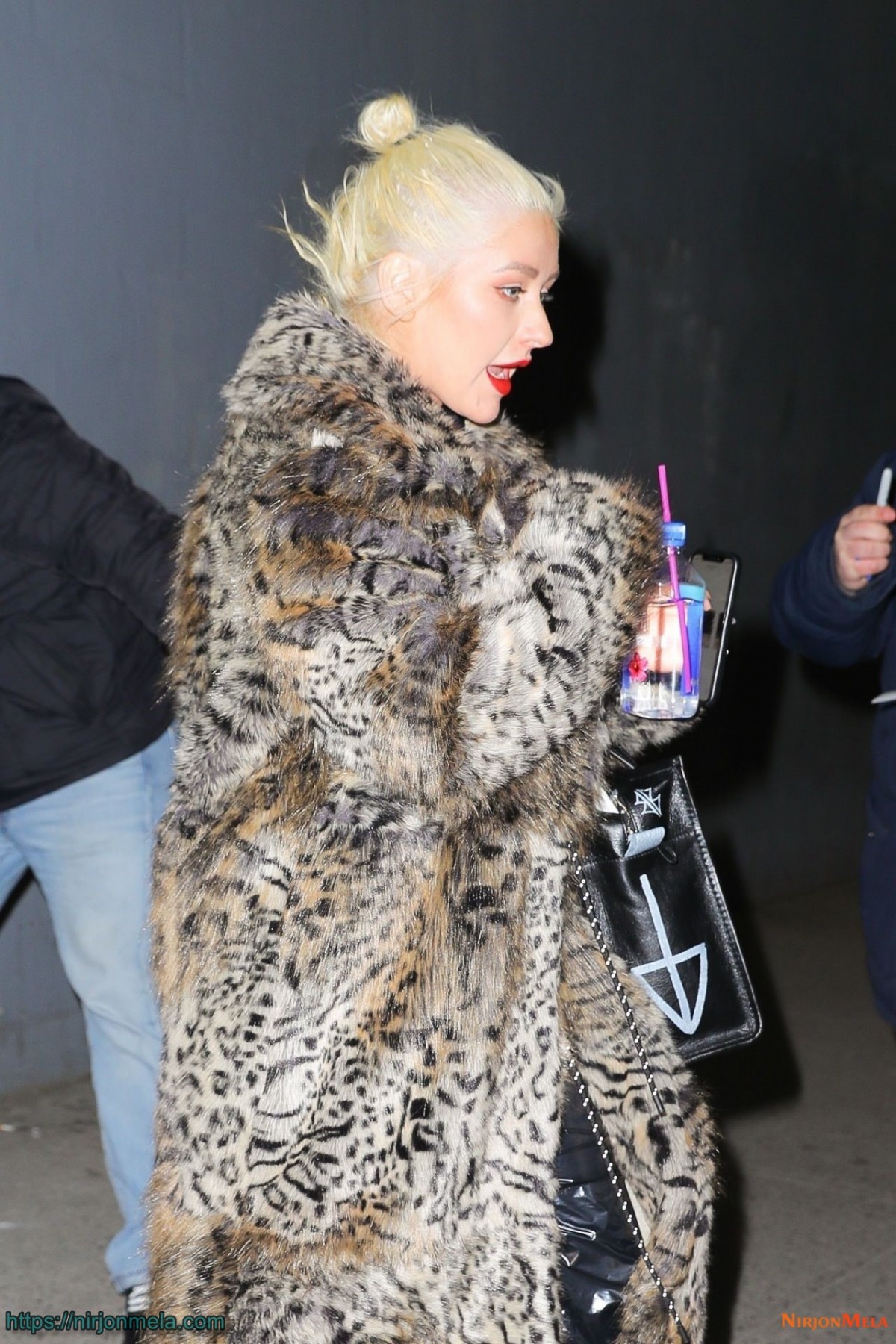 christina-aguilera-exits-a-nye-rehearsal-in-nyc-12-30-2018-0.jpg