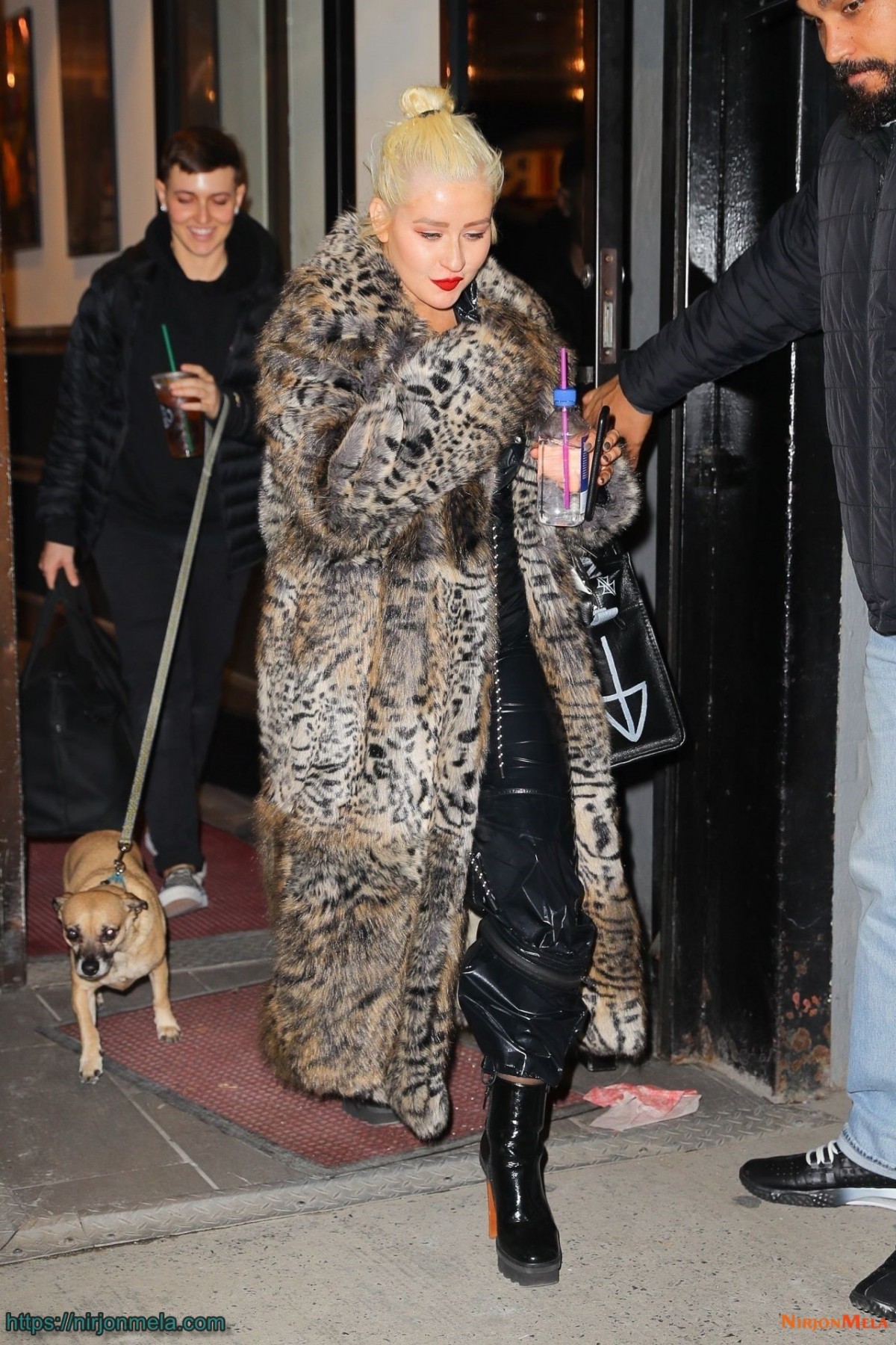 christina-aguilera-exits-a-nye-rehearsal-in-nyc-12-30-2018-2.jpg