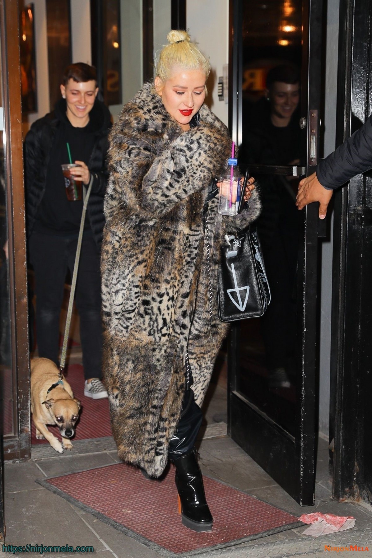 christina-aguilera-exits-a-nye-rehearsal-in-nyc-12-30-2018-4.jpg