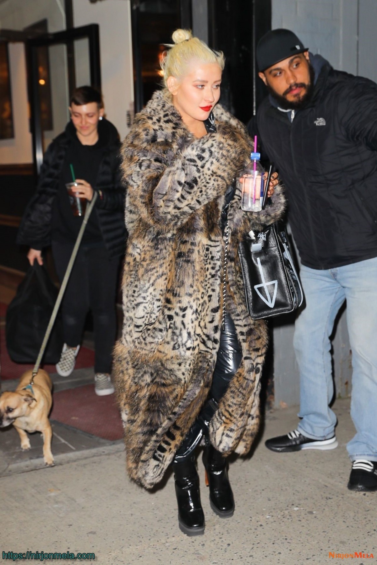 christina-aguilera-exits-a-nye-rehearsal-in-nyc-12-30-2018-7.jpg