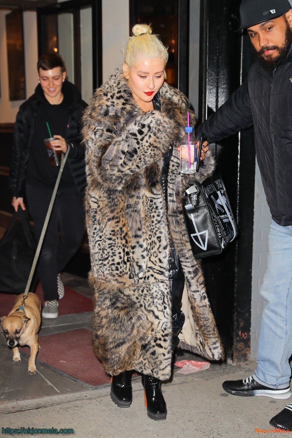 christina-aguilera-exits-a-nye-rehearsal-in-nyc-12-30-2018-9.jpg