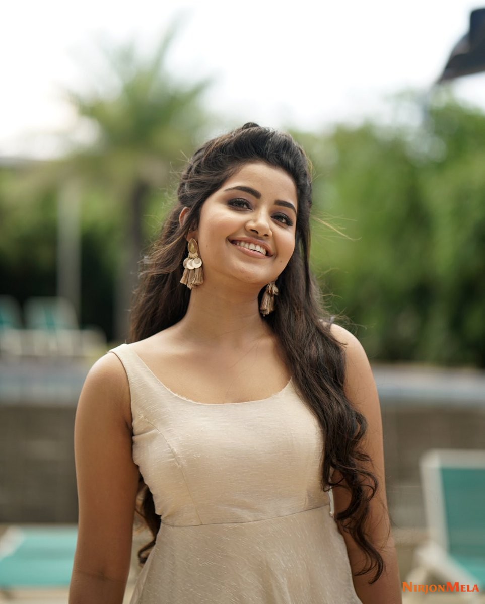 Anupama-Parameswaran-13c1dadbe36d85896f.jpg