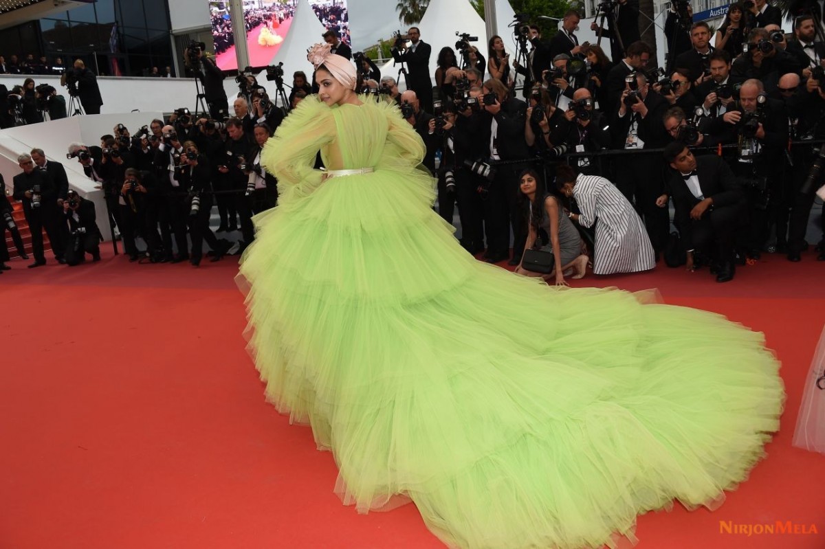 deepika-padukone-dolor-y-gloria-red-carpet-at-cannes-film-festival-10.jpg