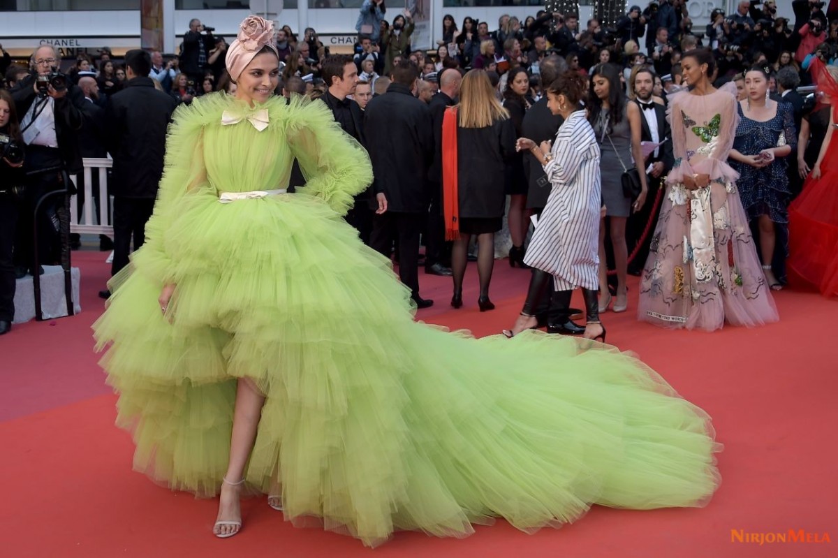 deepika-padukone-dolor-y-gloria-red-carpet-at-cannes-film-festival-11.jpg