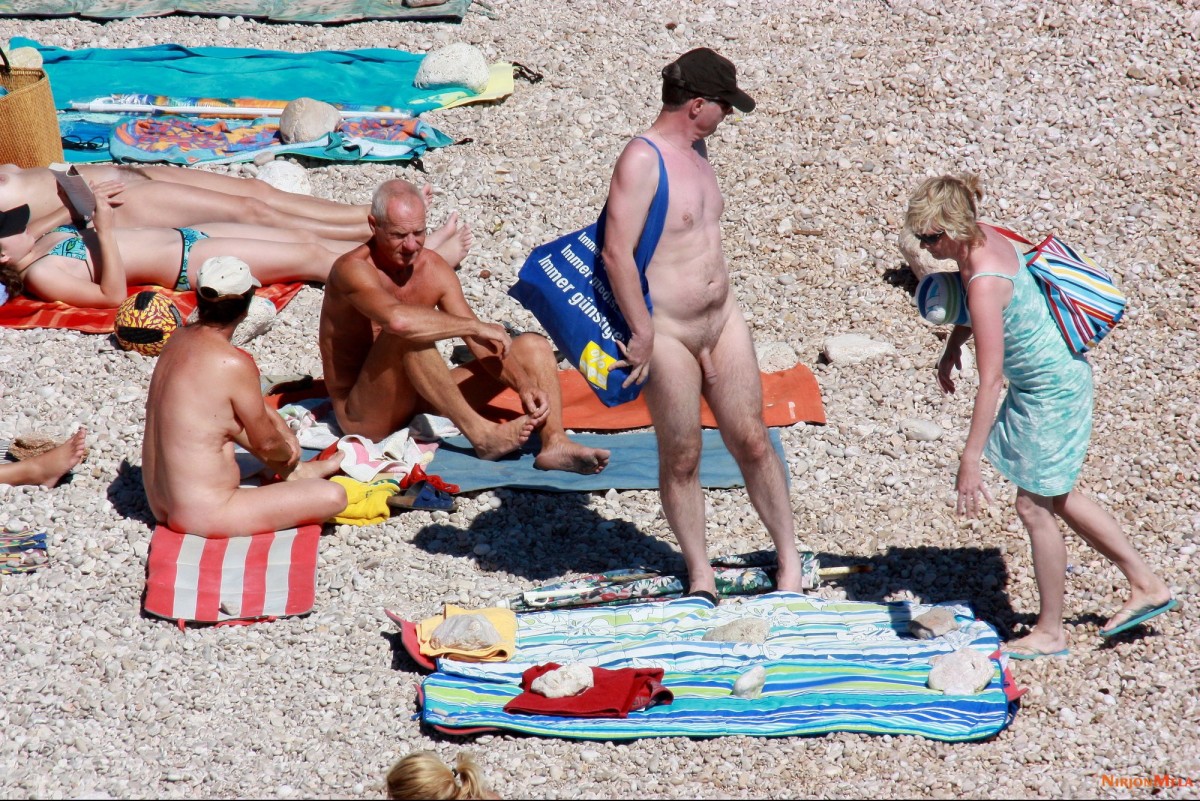 Nude-Amateur-Pics---Nudist-Beach-In-Croatia001.jpg