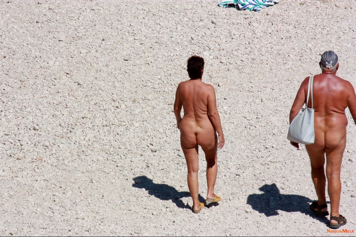 Nude-Amateur-Pics---Nudist-Beach-In-Croatia004.jpg