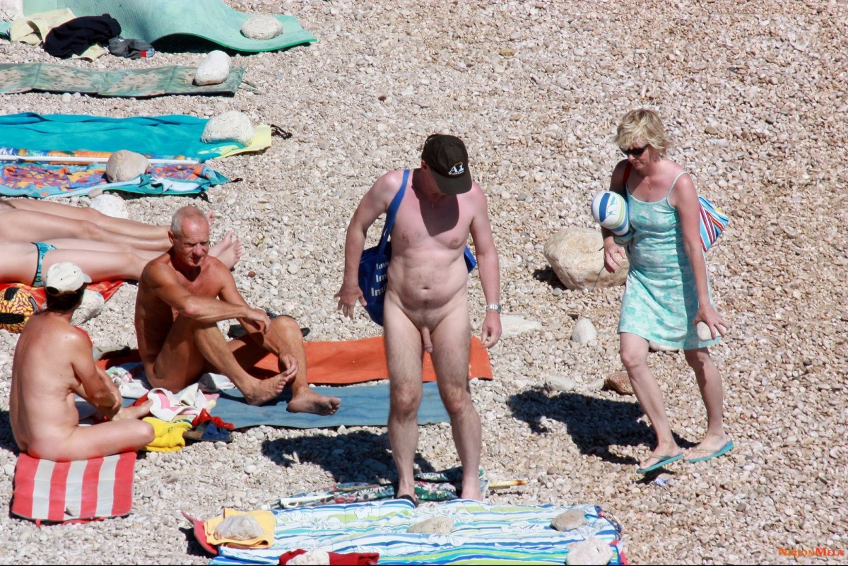 Nude-Amateur-Pics---Nudist-Beach-In-Croatia013.jpg