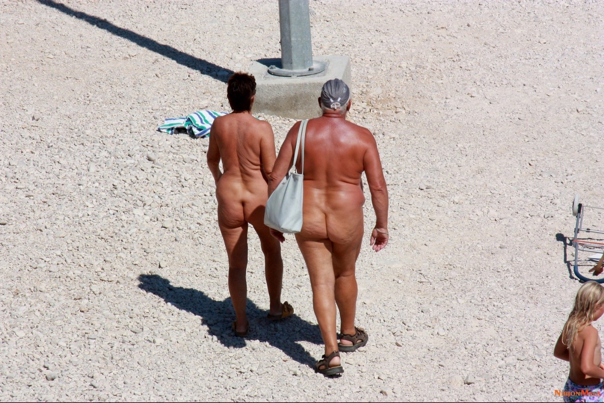 Nude-Amateur-Pics---Nudist-Beach-In-Croatia014.jpg