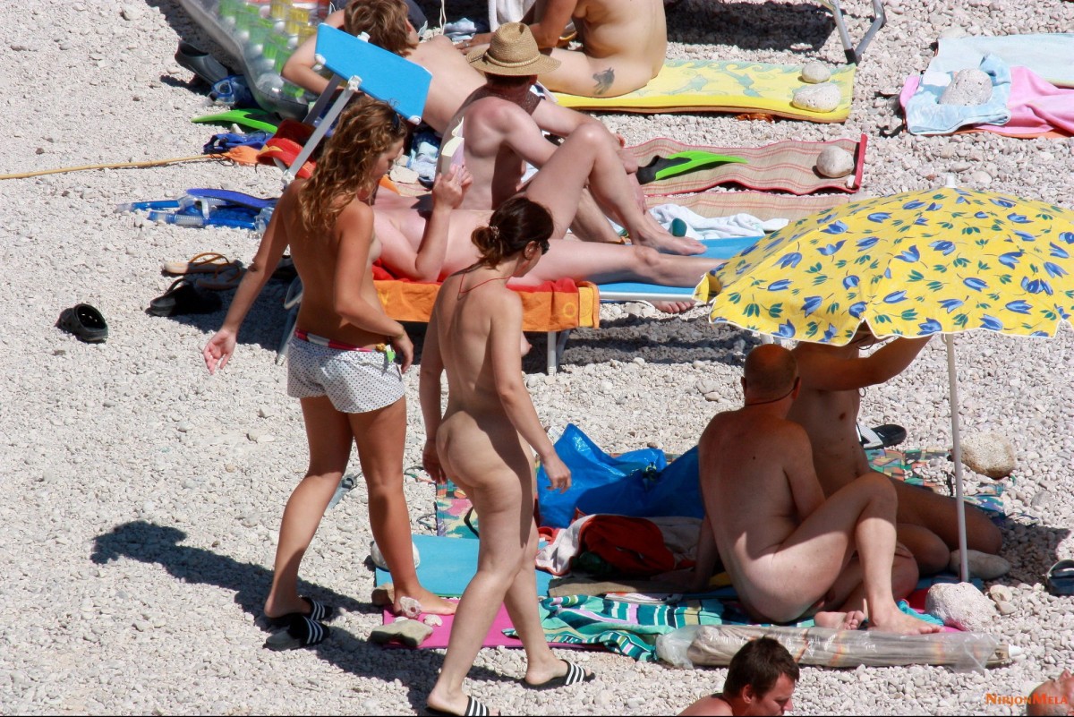 Nude-Amateur-Pics---Nudist-Beach-In-Croatia023.jpg