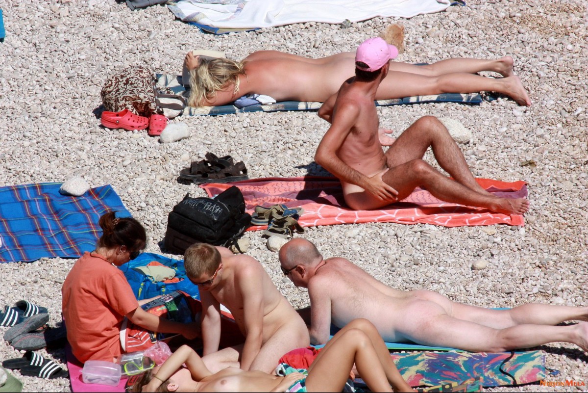 Nude-Amateur-Pics---Nudist-Beach-In-Croatia025.jpg