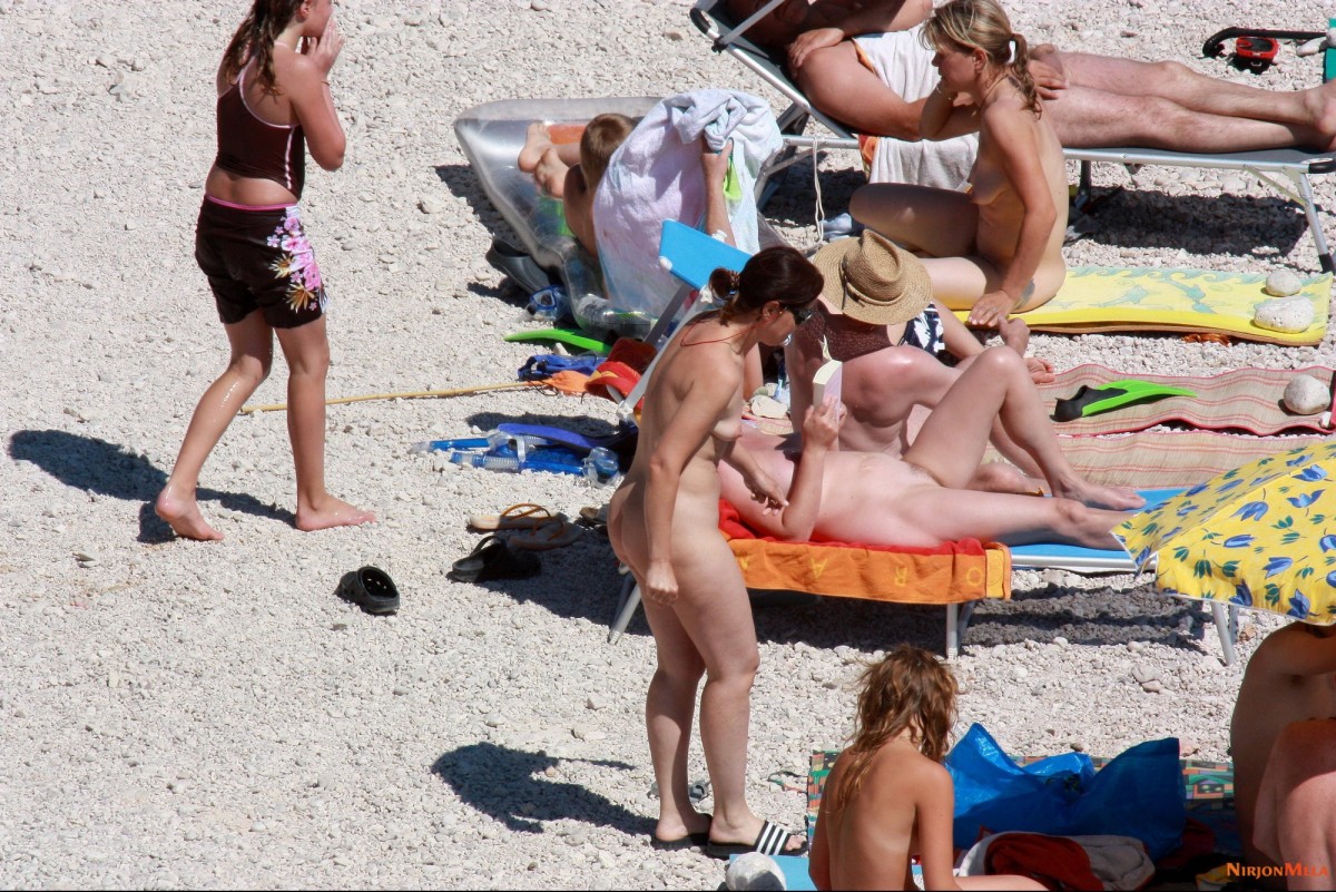 Nude-Amateur-Pics---Nudist-Beach-In-Croatia027.jpg