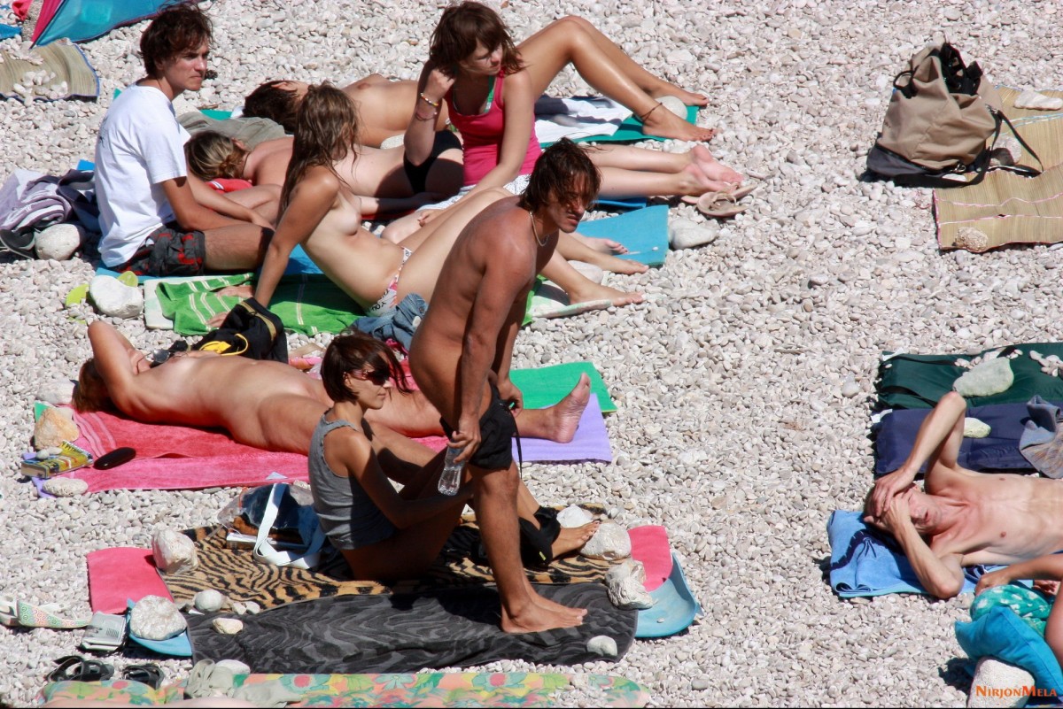 Nude-Amateur-Pics---Nudist-Beach-In-Croatia050.jpg