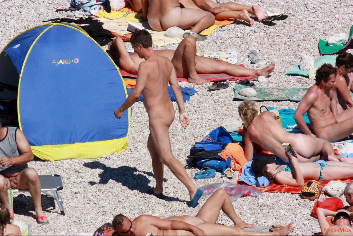 Nude-Amateur-Pics---Nudist-Beach-In-Croatia057.jpg