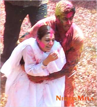 08holi4.jpg