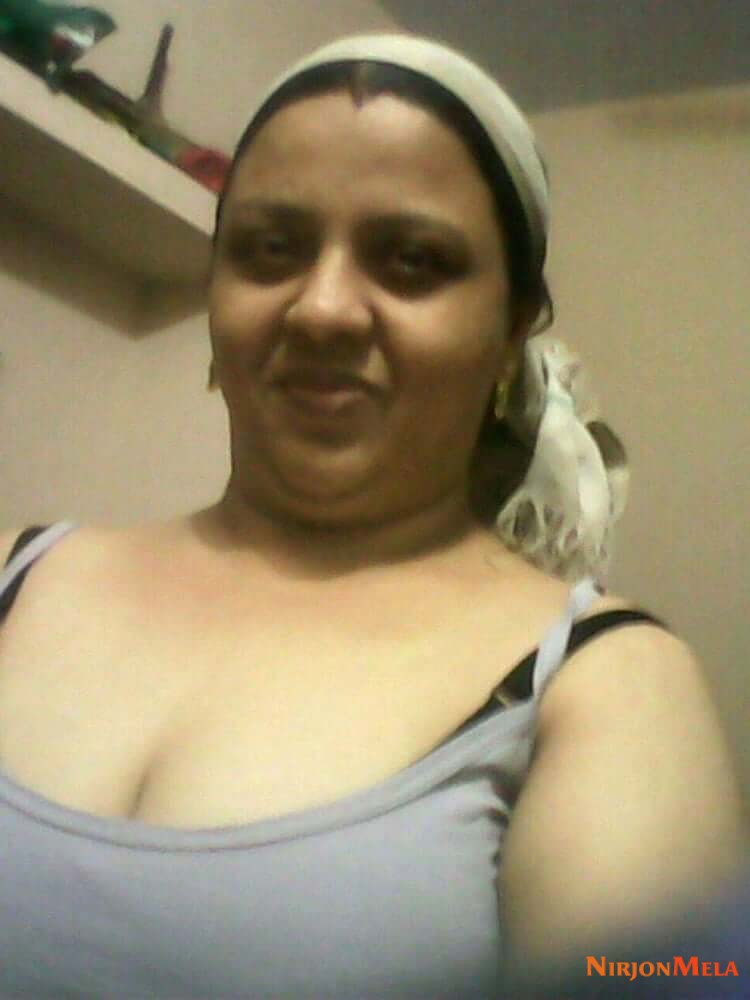 Indian-mom-boobs-pics-7.jpg
