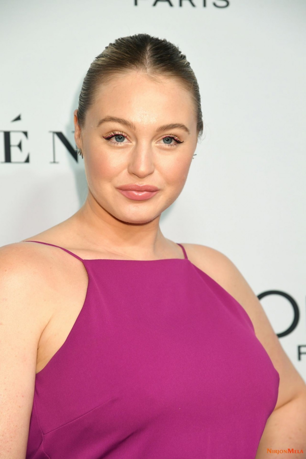 iskra-lawrence-2019-glamour-women-of-the-year-awards-0.jpg