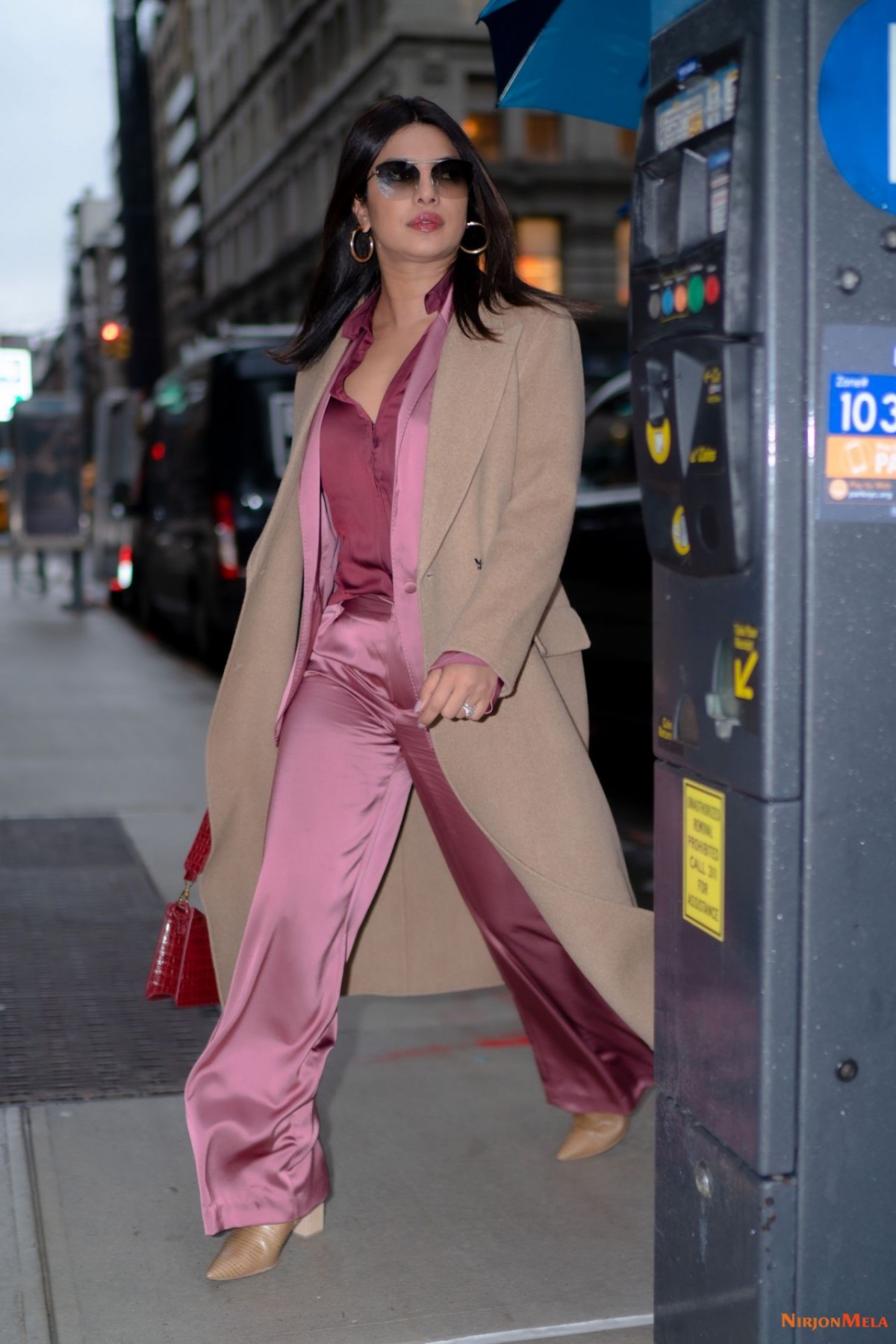 priyanka-chopra-is-stylish-out-in-new-york-12-17-2019-8.jpg