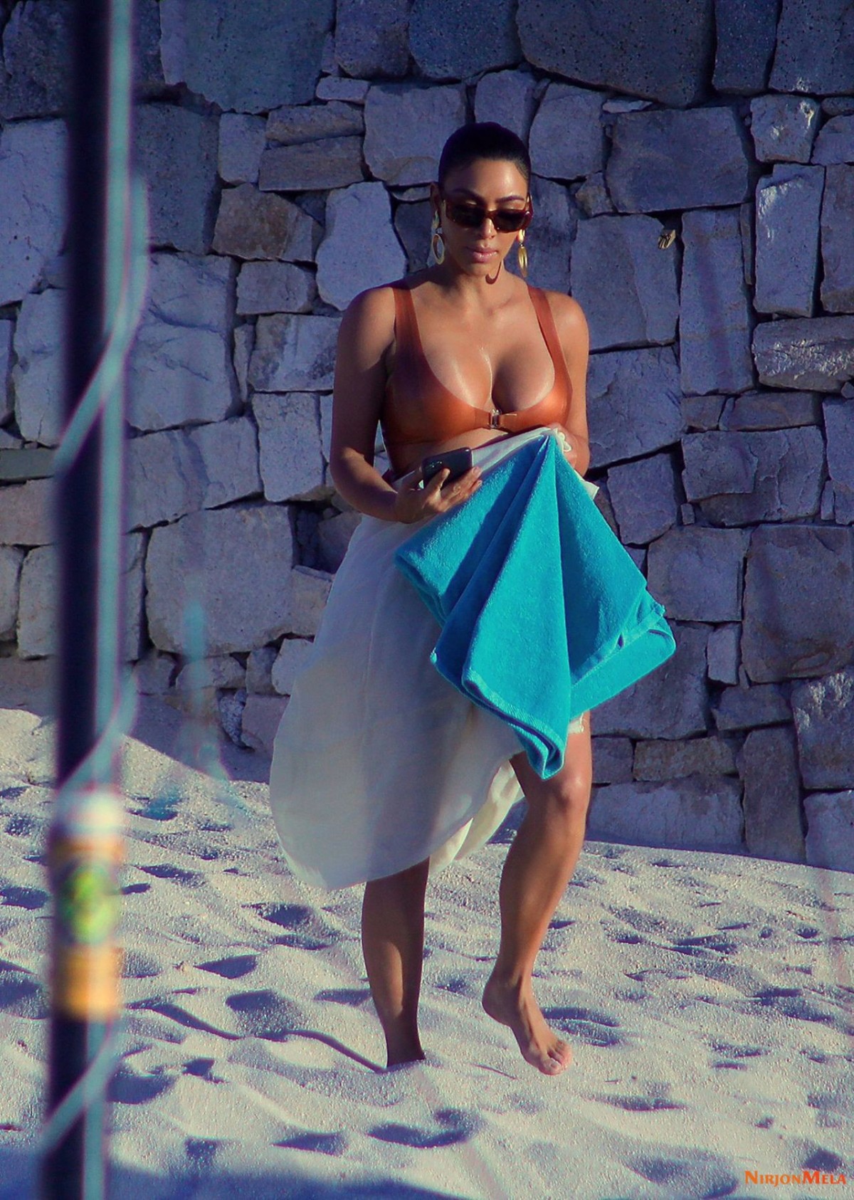 kim-kardashian-beach-in-mexico-01-13-2020-5.jpg