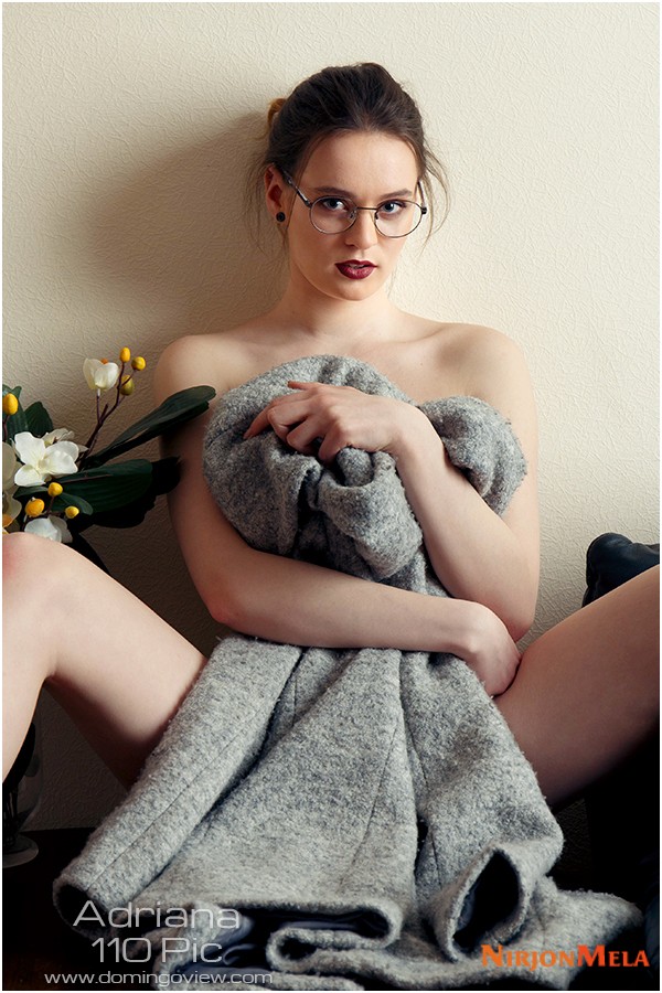 cover-adriana-nude-18yo-teenager-in-my-office.jpg