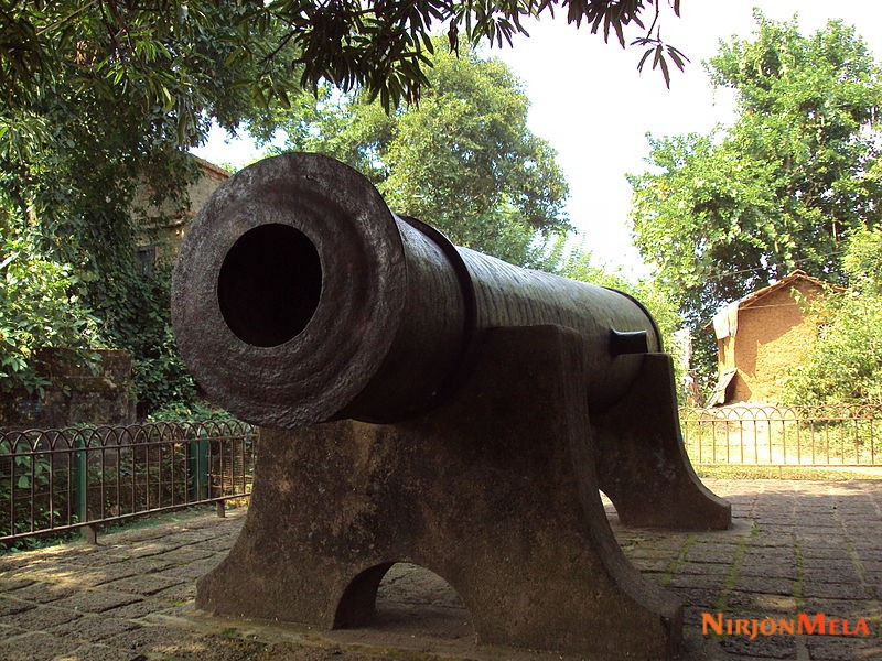 800px-Dalmadal_Cannon_Bishnupur.jpg