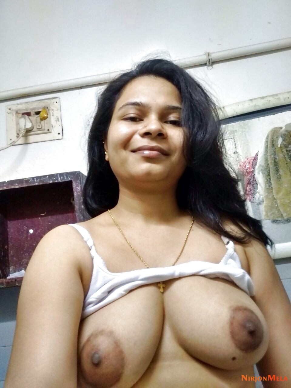 srilankan-nurse-nude-selfie-013.jpg