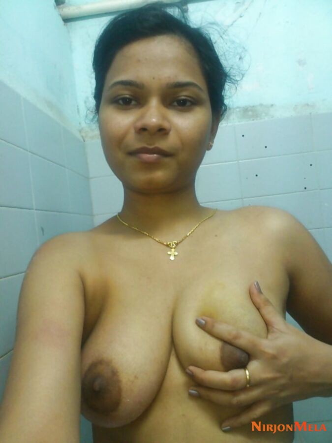 srilankan-nurse-nude-selfie-018.jpg