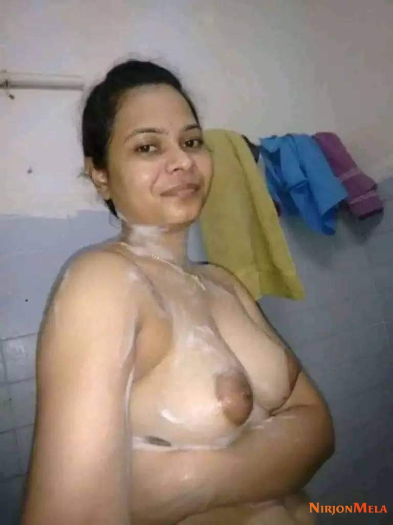 srilankan-nurse-nude-selfie-033.jpg