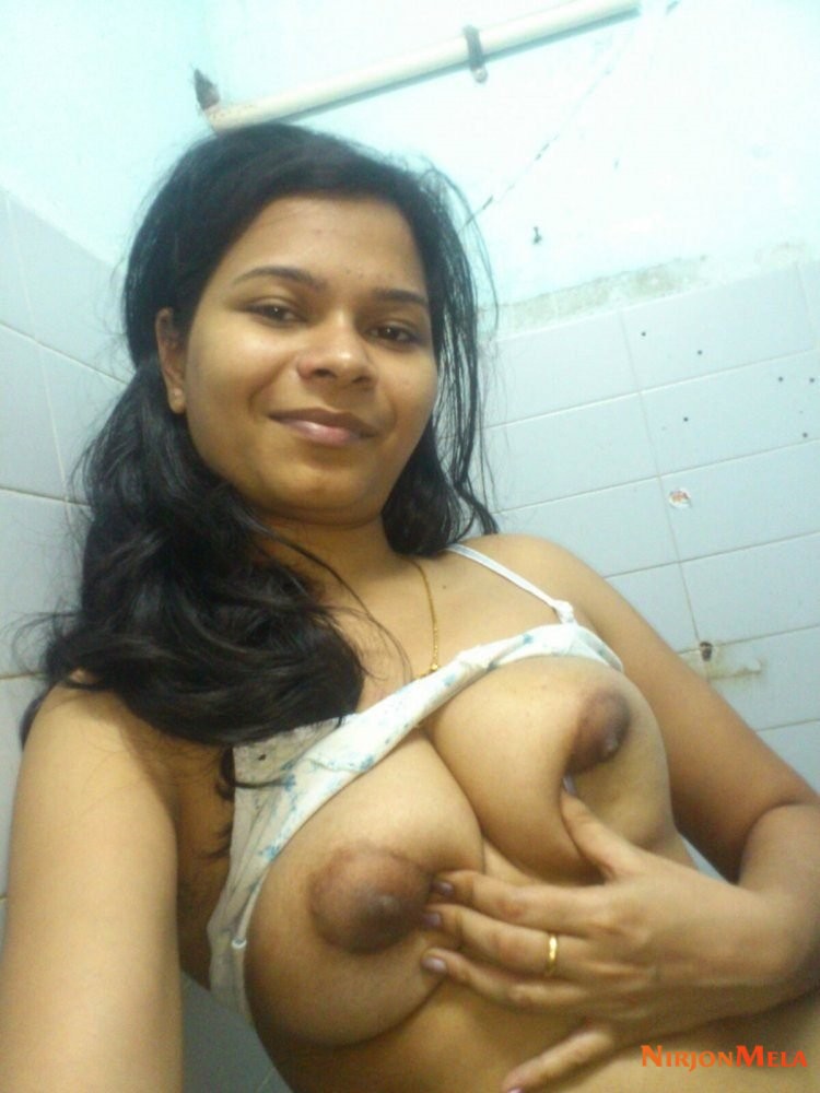 srilankan-nurse-nude-selfie-041.jpg