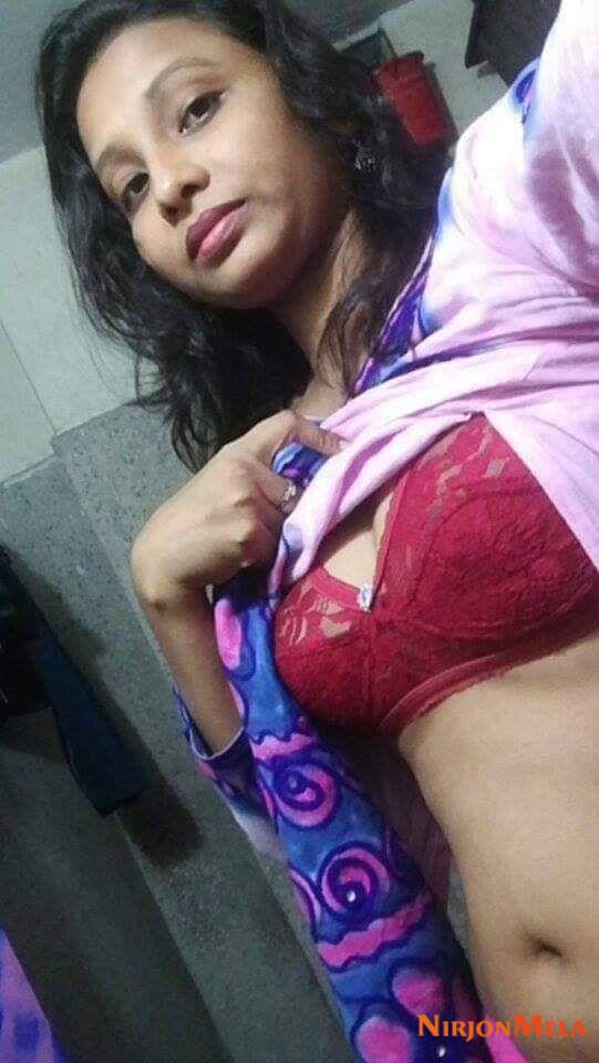 indian-girlfiend-nude-selfie-02.jpg