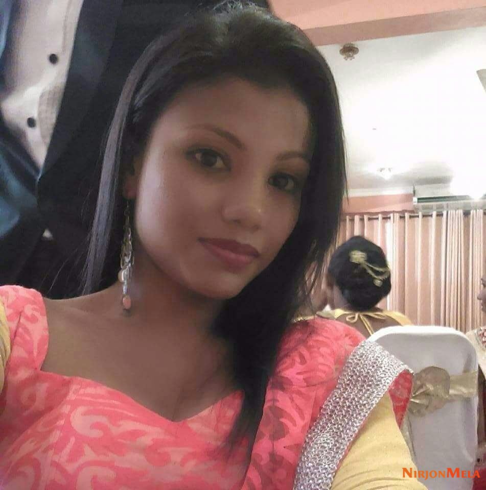 indian-teen-nude-selfie-002.jpg