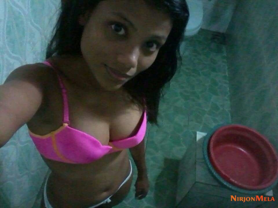 indian-teen-nude-selfie-004.jpg