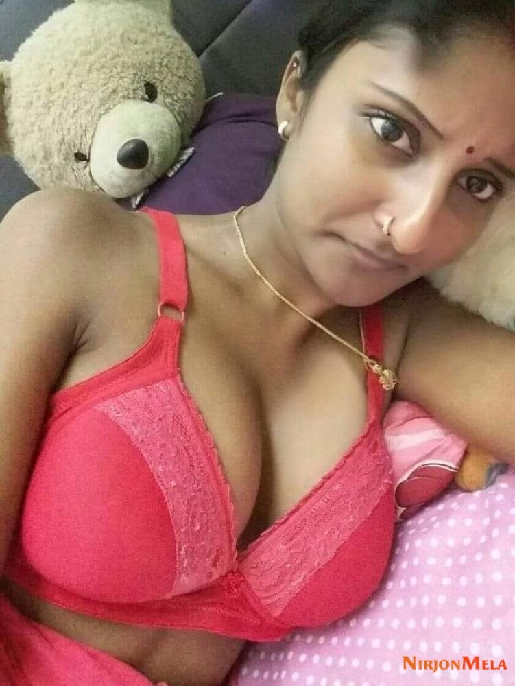 Indian-Bhabhi-nude-selfie-1.jpg