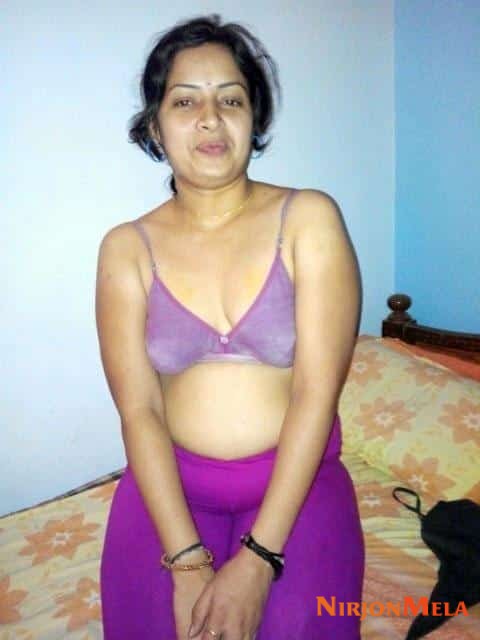 2-Desi-Bhabhi-naked-pics.jpg