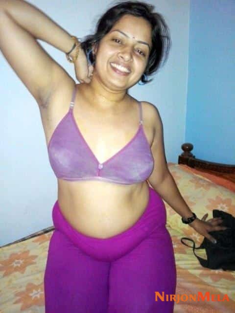 4Desi-Bhabhi-naked-pics-6.jpg