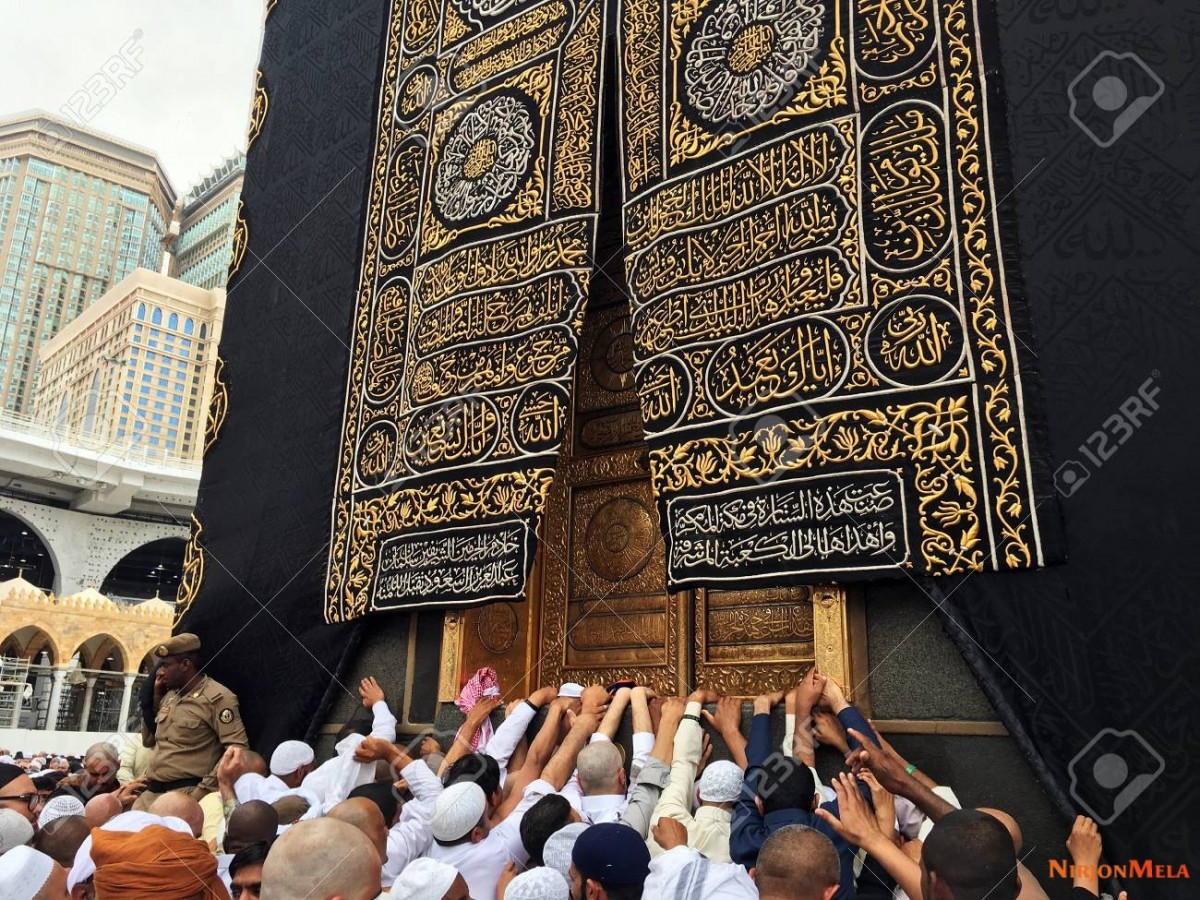 71950694-mecca-saudi-arabia-june-31-a-close-up-view-of-kaaba-at-masjidil-haram-on-june-31-2017-in-makkah-saud.jpg